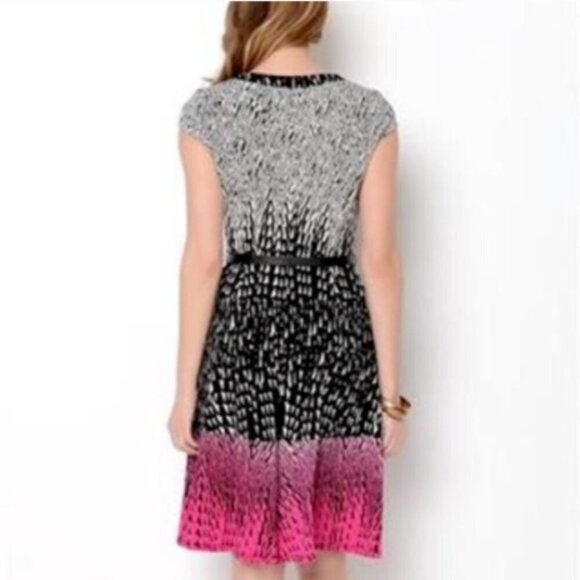 Anne Klein Fit & Flare Tier Dress Black White & Pink Cap Sleeve Sz 6 #1R - Picture 2 of 9